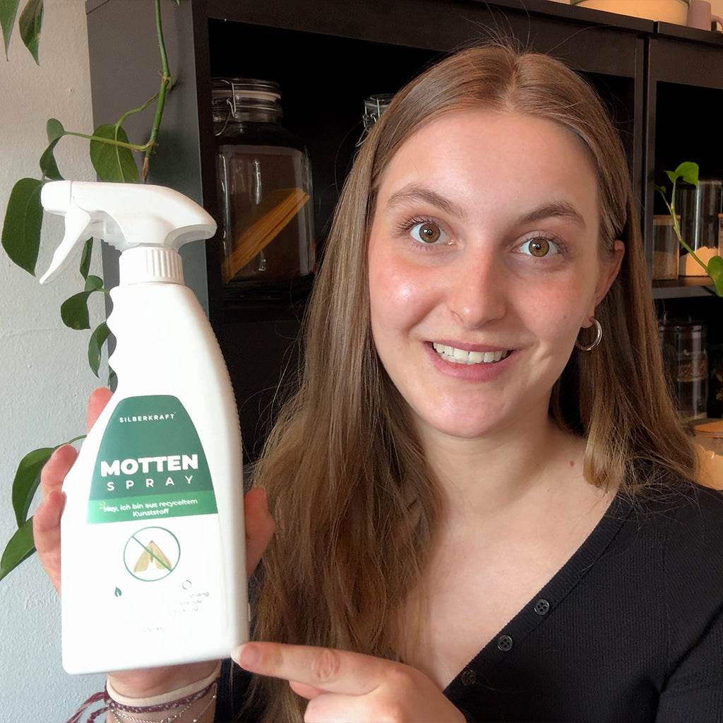 Silberkraft Mottenspray 500ml – Spray wird in Kleiderschrank und Vorratsschrank gesprüht, um Kleider- und Lebensmittelmotten sowie deren Larven effektiv zu bekämpfen